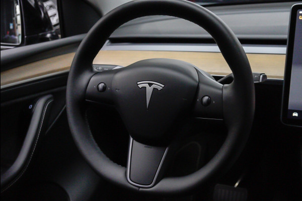 Tesla Model Y SOH: 96,7% Navi 360° Leder ACC Autopilot PDC Elektr. achterklep Stoelverwarmimg voor en achter Stuurverwarming Optie: Full Self-Driving Capability BTW auto