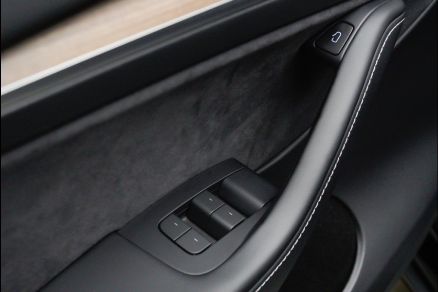 Tesla Model Y SOH: 96,7% Navi 360° Leder ACC Autopilot PDC Elektr. achterklep Stoelverwarmimg voor en achter Stuurverwarming Optie: Full Self-Driving Capability BTW auto