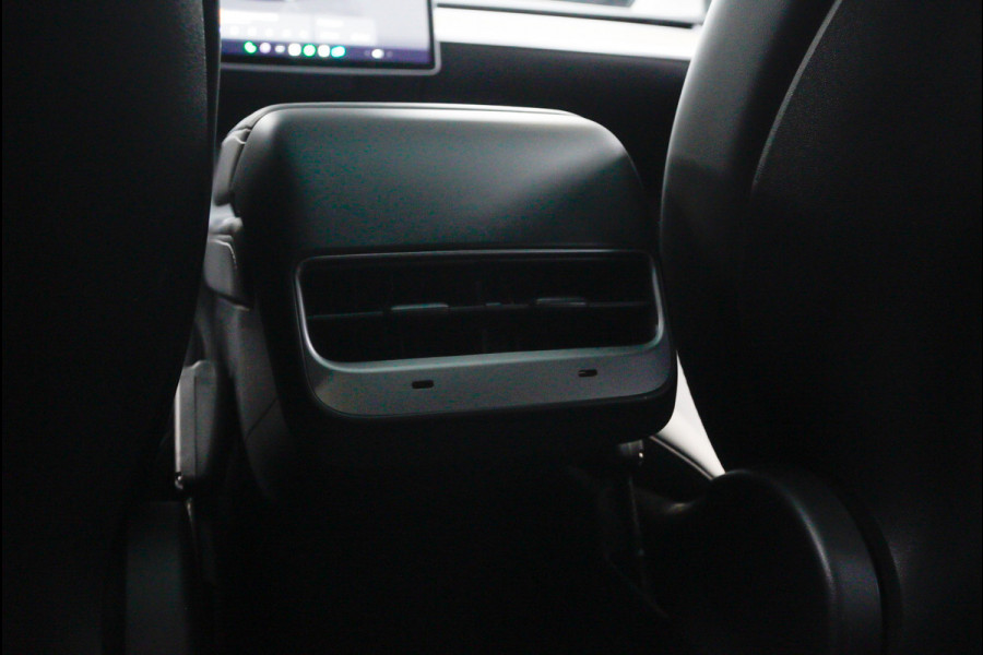 Tesla Model Y SOH: 96,7% Navi 360° Leder ACC Autopilot PDC Elektr. achterklep Stoelverwarmimg voor en achter Stuurverwarming Optie: Full Self-Driving Capability BTW auto