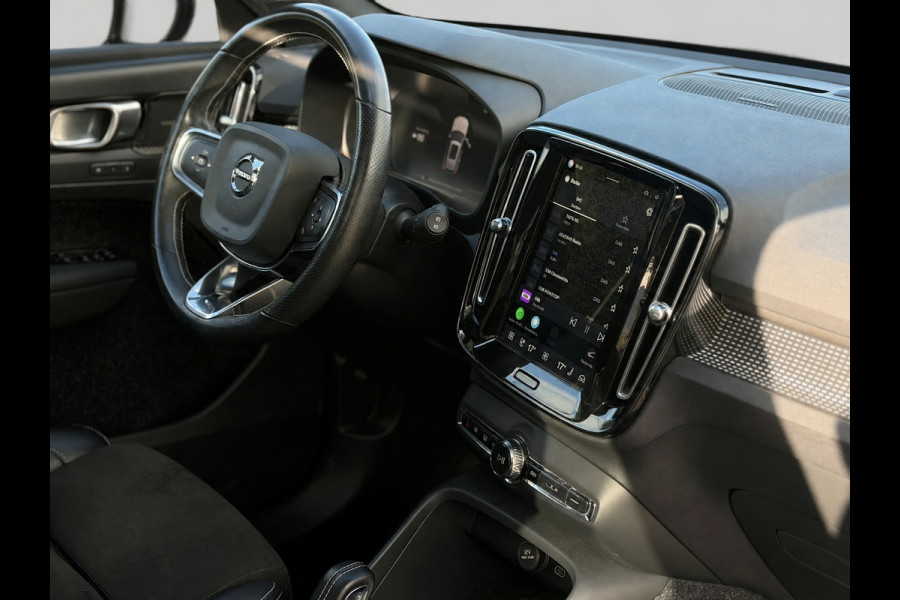 Volvo XC40 Recharge P8 AWD R-Design, panoramadak, electr bedienbare trekhaak, VOL OPTIES, 1 e eigenaar, Origineel NL auto met nap