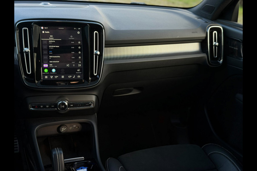 Volvo XC40 Recharge P8 AWD R-Design, panoramadak, electr bedienbare trekhaak, VOL OPTIES, 1 e eigenaar, Origineel NL auto met nap