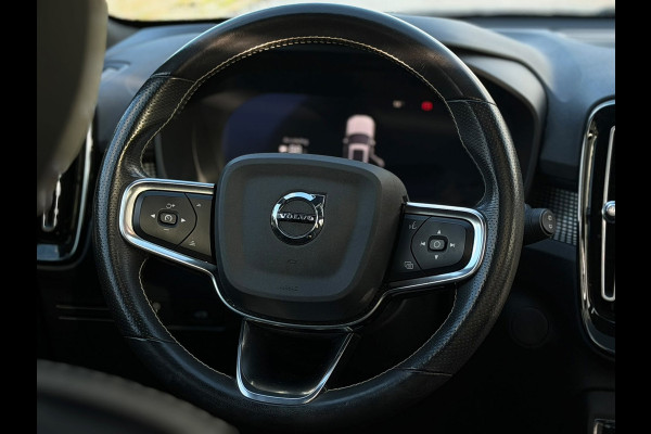 Volvo XC40 Recharge P8 AWD R-Design, panoramadak, electr bedienbare trekhaak, VOL OPTIES, 1 e eigenaar, Origineel NL auto met nap