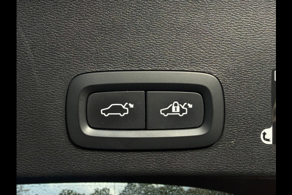 Volvo XC40 Recharge P8 AWD R-Design, panoramadak, electr bedienbare trekhaak, VOL OPTIES, 1 e eigenaar, Origineel NL auto met nap