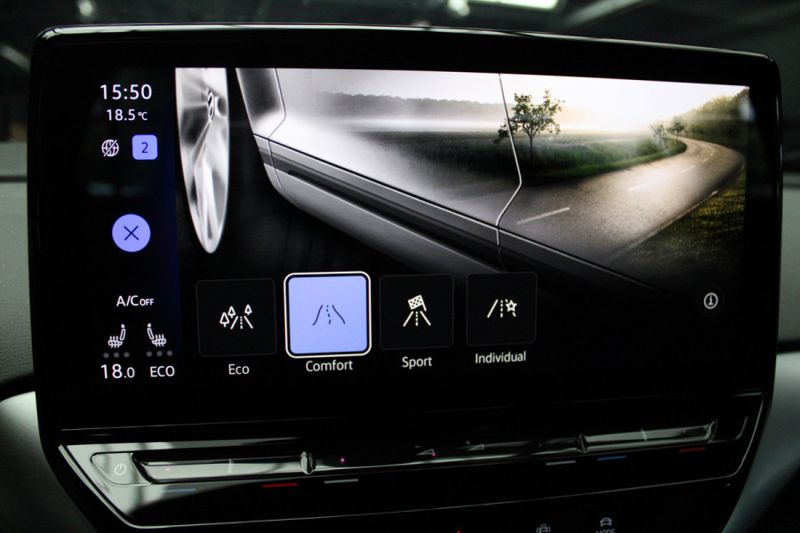 Volkswagen ID.4 Pro Navi HUD ACC Camera Warmtep. Carplay PDC Stuurverwarm. LM velgen Climate (3 zone) Interieur voorverwarming & koeling