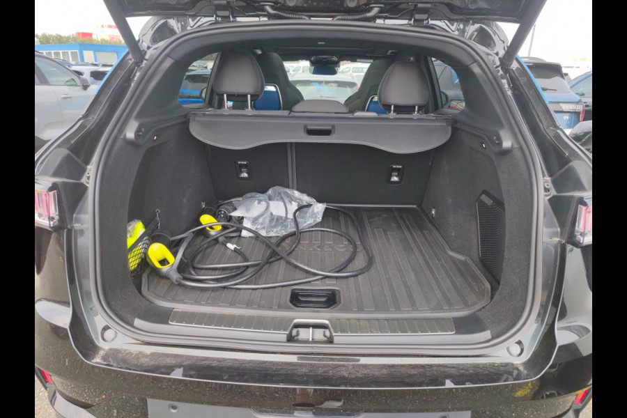 Lynk & Co 01 1.5 262pk Plug-in Pano Trekhaak Stoelverw Adaptive-CC 360° Nav/Cam PHEV