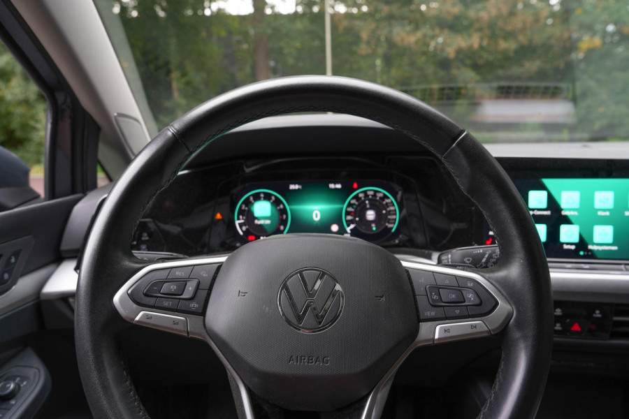 Volkswagen Golf 1.5 eTSI Pano | H&K | Camera | Dodehoek | Ambient |