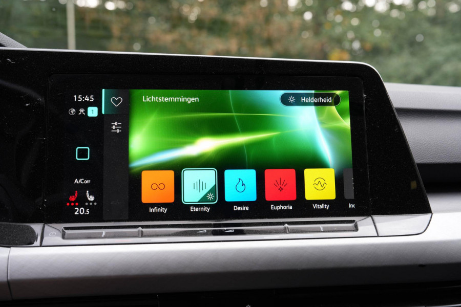 Volkswagen Golf 1.5 eTSI Pano | H&K | Camera | Dodehoek | Ambient |