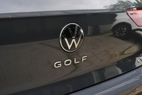 Volkswagen Golf 1.5 eTSI Pano | H&K | Camera | Dodehoek | Ambient |