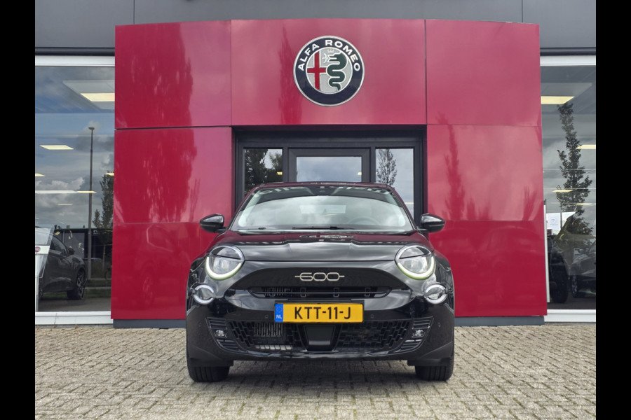 Fiat 600 1.2T 100 Hybrid Urban | LED | CarPlay | Camera \ Style Pack | Winter Pack