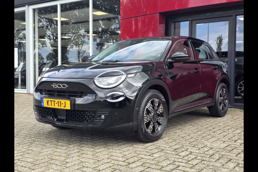Fiat 600 1.2T 100 Hybrid Urban | LED | CarPlay | Camera \ Style Pack | Winter Pack