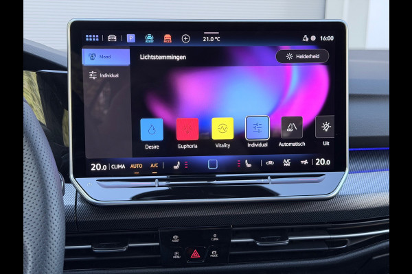 Volkswagen Golf 1.5 eTSI R-Line Pano/H&K/360/Trekhaak