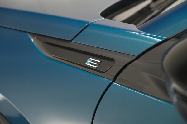 Peugeot e-2008 EV Allure 54 kWh | SOH 97,5% | 11 KW Lader | Apple Carplay | Parkeersensoren