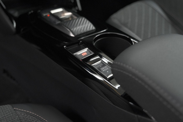 Peugeot e-2008 EV Allure 54 kWh | SOH 97,5% | 11 KW Lader | Apple Carplay | Parkeersensoren