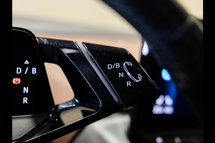 Volkswagen ID.4 Family 77 kWh SOH 92% / 204pk / NAP / Warmtepomp / Panorama dak / Achteruitrij camera / Stoelverwarming /
