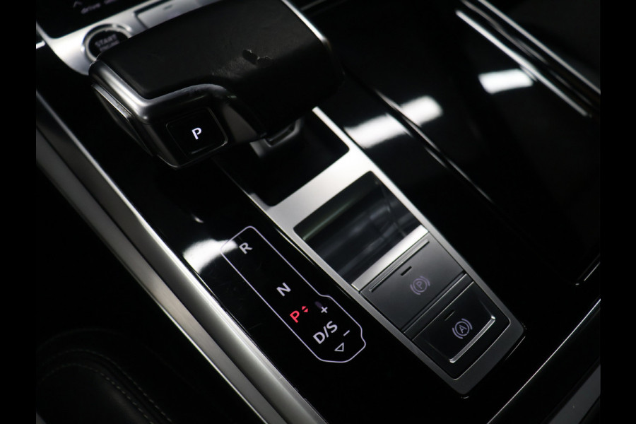 Audi Q7 60 TFSI e quattro Competition [SCHUIFKANTELDAK, APPLECARPLAY, ANDROID, CRUISE CONTROL, STOELVERWARMING, MEMORY SEATS, HEAT UP DISPLAY, DIGITAL DASH, CAMERA, PDC V+A, ELEKTRISCHE ACHTERKLEP, HALF ALCANTARA, NIEUWSTAAT]