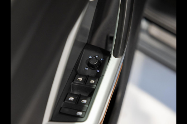 Audi Q3 35 TFSI Advanced Pro Line Business / 150pk / Stoelverwarming / Leder / Apple CarPlay /