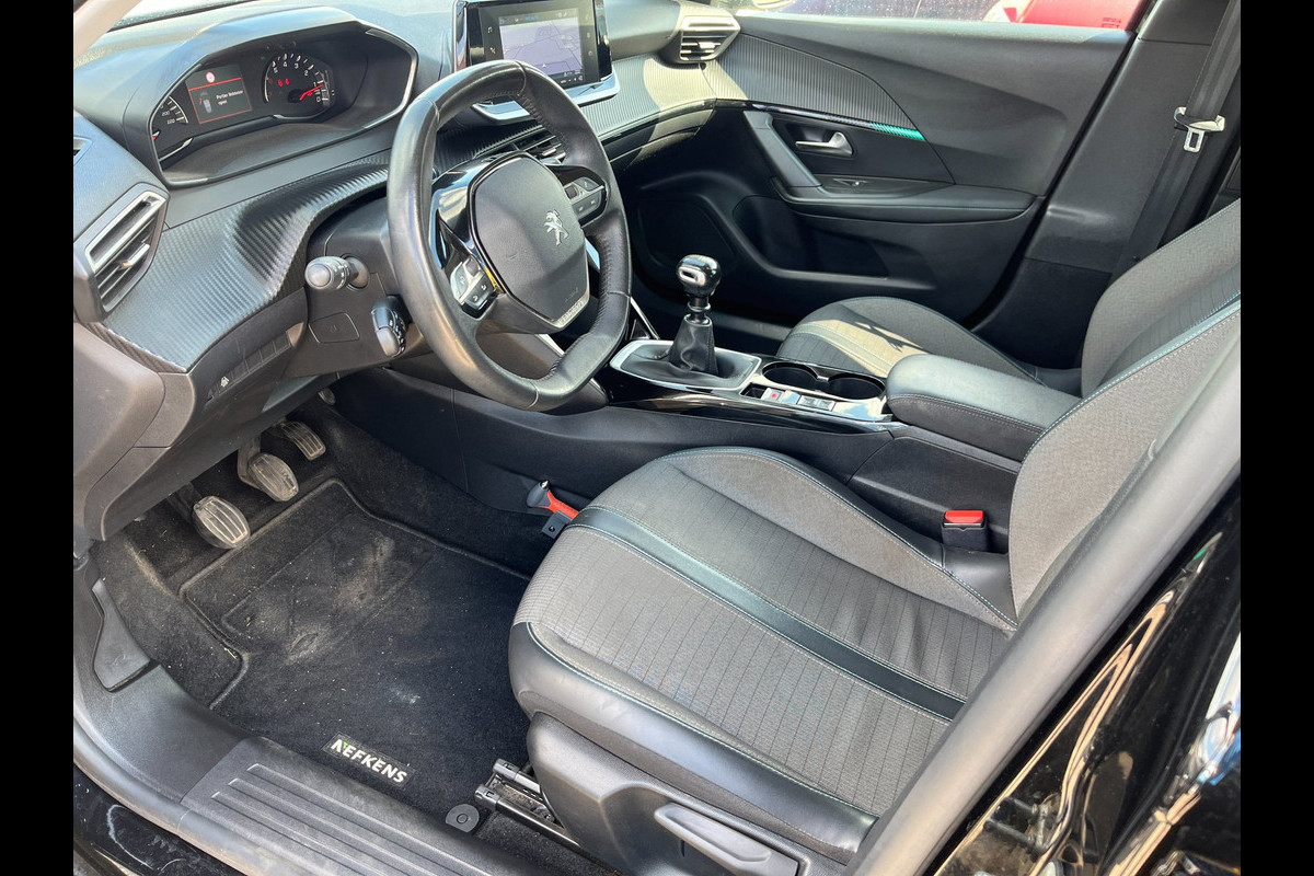 Peugeot 2008 1.2 PureTech Allure(clima,cruise,lmv,nwe-distributieset,bj21,15999,-)