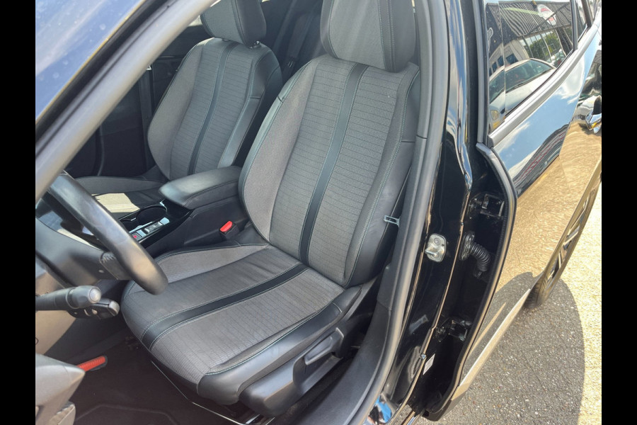 Peugeot 2008 1.2 PureTech Allure(clima,cruise,lmv,nwe-distributieset,bj21,15999,-)