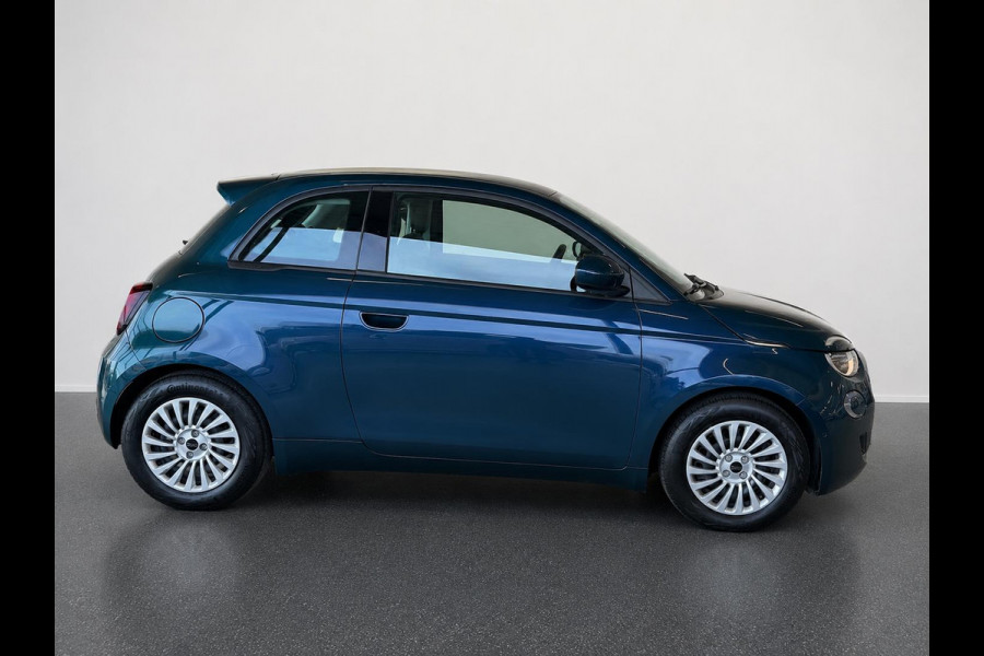 Fiat 500E 42 kWh Navigatie by Apple Carplay Android Auto camera Parkeersensoren rondom Dodehoekdetectie Cruise Control Stoelverwarming Keyless Entry Climate Control