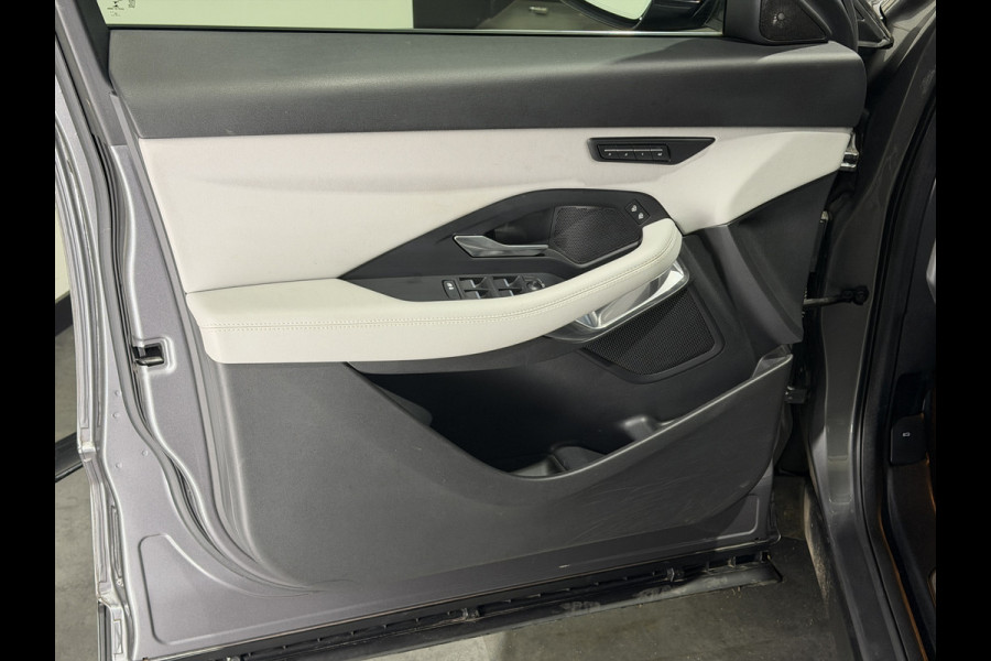 Jaguar E-Pace 1.5 P300e AWD R-Dynamic S | Trekhaak | Stoelen verwarmd | 360 Cam | Luxe Leder