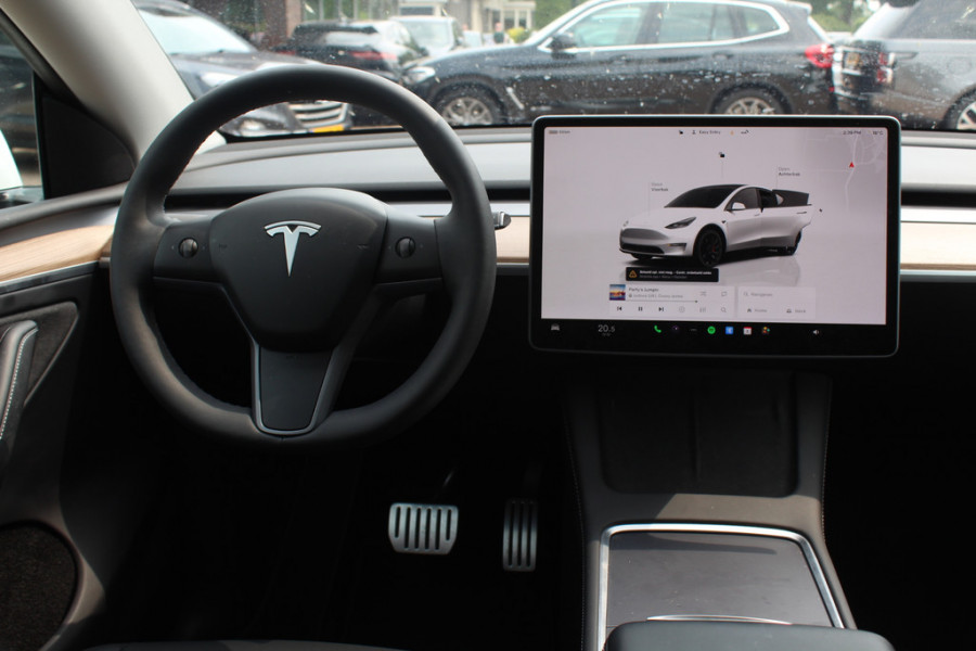 Tesla Model Y Long Range AWD 75 kWh / Autopilot / Panoramadak / Camera / 20'' / Keyless / Leder / Dodehoek / Navigatie / Stoelverwarming