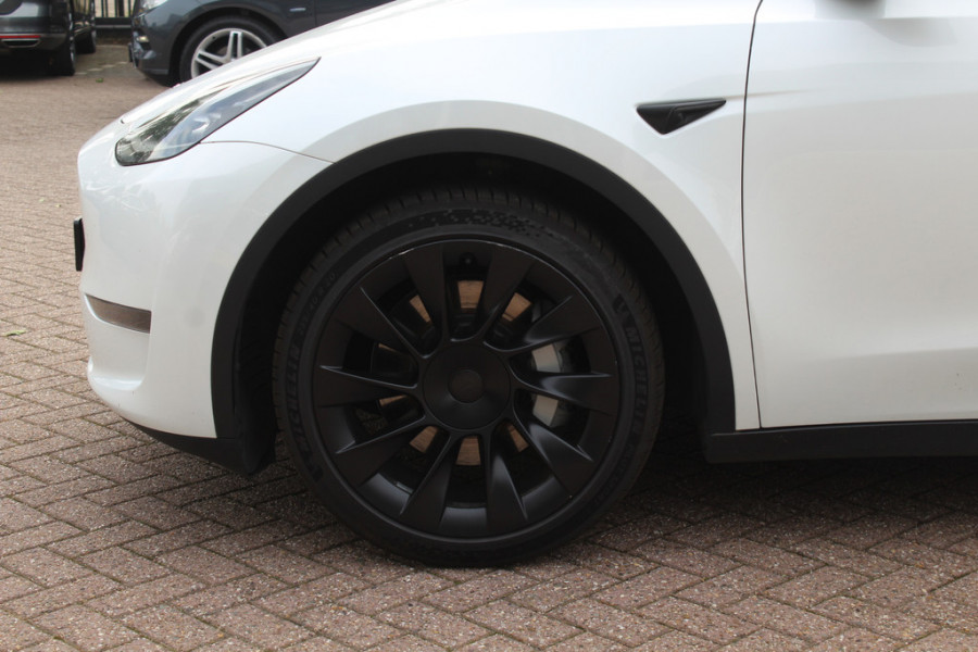 Tesla Model Y Long Range AWD 75 kWh / Autopilot / Panoramadak / Camera / 20'' / Keyless / Leder / Dodehoek / Navigatie / Stoelverwarming