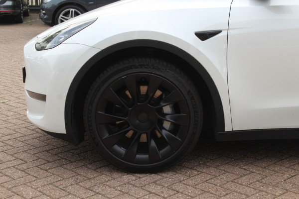 Tesla Model Y Long Range AWD 75 kWh / Autopilot / Panoramadak / Camera / 20'' / Keyless / Leder / Dodehoek / Navigatie / Stoelverwarming