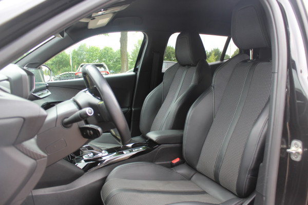 Peugeot e-208 EV GT 350 50 kWh / SOH 91,1% / Panoramadak / Camera / Virtual Cockpit / Half leder / Navigatie / Keyless / Cruise Control / Dodehoek detectie