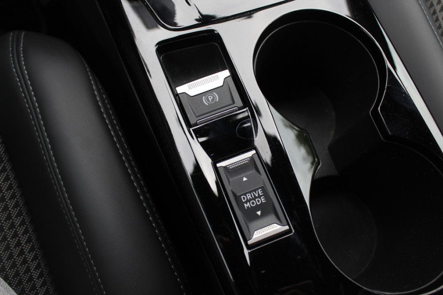 Peugeot e-208 EV GT 350 50 kWh / SOH 91,1% / Panoramadak / Camera / Virtual Cockpit / Half leder / Navigatie / Keyless / Cruise Control / Dodehoek detectie
