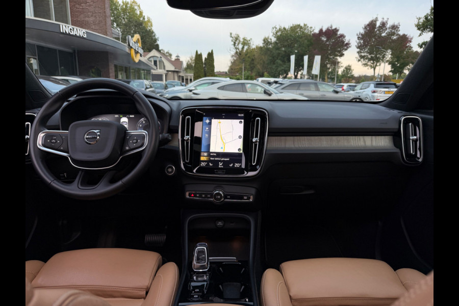 Volvo XC40 2.0 T4 Inscription / Trekhaak / Panoramadak / Camera / Leder / 18'' / Elektr. Stoelen / CarPlay / Stoelverwarming / Dodehoek / ACC