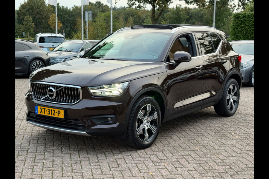 Volvo XC40 2.0 T4 Inscription / Trekhaak / Panoramadak / Camera / Leder / 18'' / Elektr. Stoelen / CarPlay / Stoelverwarming / Dodehoek / ACC