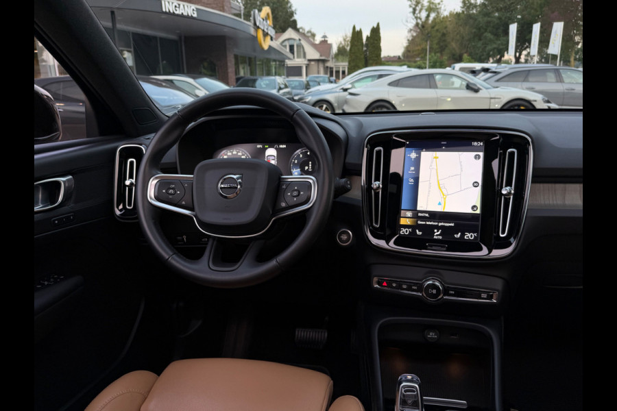 Volvo XC40 2.0 T4 Inscription / Trekhaak / Panoramadak / Camera / Leder / 18'' / Elektr. Stoelen / CarPlay / Stoelverwarming / Dodehoek / ACC