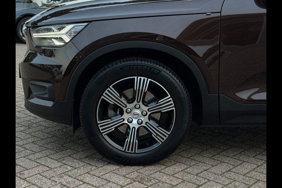 Volvo XC40 2.0 T4 Inscription / Trekhaak / Panoramadak / Camera / Leder / 18'' / Elektr. Stoelen / CarPlay / Stoelverwarming / Dodehoek / ACC