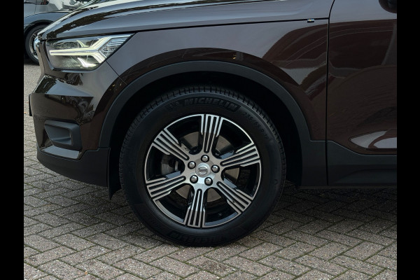 Volvo XC40 2.0 T4 Inscription / Trekhaak / Panoramadak / Camera / Leder / 18'' / Elektr. Stoelen / CarPlay / Stoelverwarming / Dodehoek / ACC