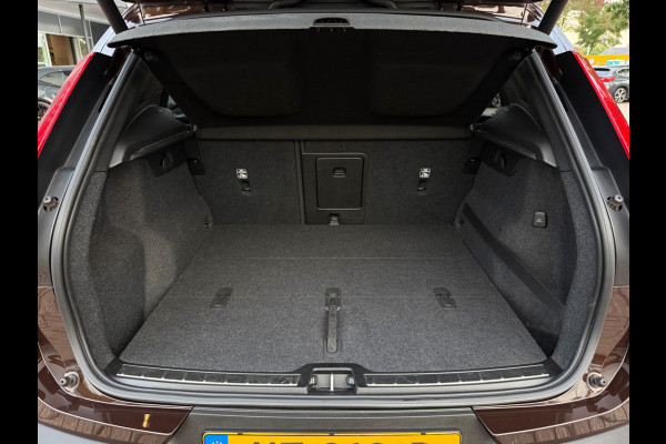 Volvo XC40 2.0 T4 Inscription / Trekhaak / Panoramadak / Camera / Leder / 18'' / Elektr. Stoelen / CarPlay / Stoelverwarming / Dodehoek / ACC