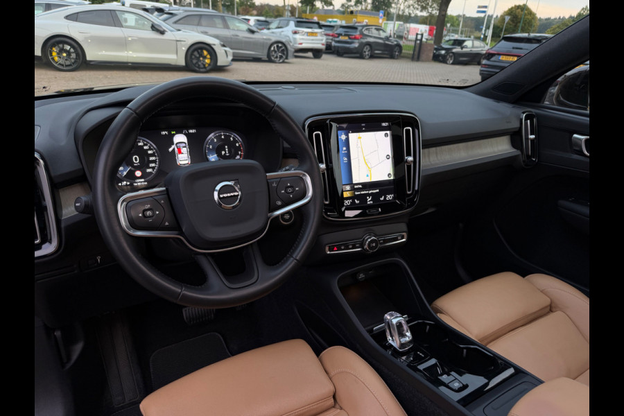 Volvo XC40 2.0 T4 Inscription / Trekhaak / Panoramadak / Camera / Leder / 18'' / Elektr. Stoelen / CarPlay / Stoelverwarming / Dodehoek / ACC
