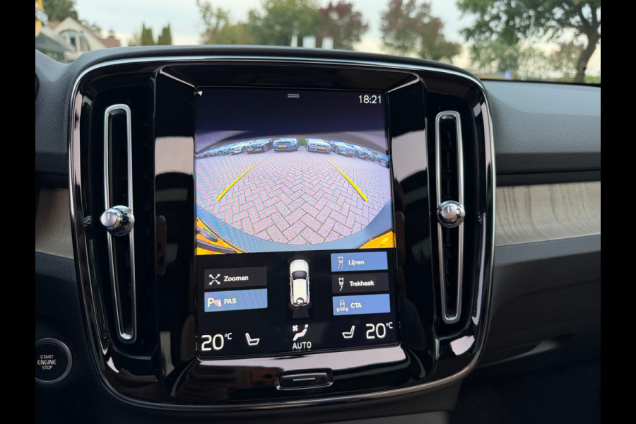 Volvo XC40 2.0 T4 Inscription / Trekhaak / Panoramadak / Camera / Leder / 18'' / Elektr. Stoelen / CarPlay / Stoelverwarming / Dodehoek / ACC