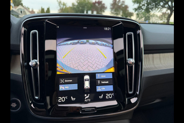 Volvo XC40 2.0 T4 Inscription / Trekhaak / Panoramadak / Camera / Leder / 18'' / Elektr. Stoelen / CarPlay / Stoelverwarming / Dodehoek / ACC