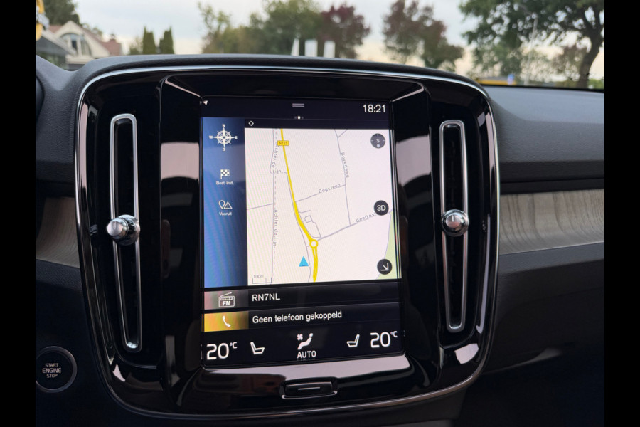 Volvo XC40 2.0 T4 Inscription / Trekhaak / Panoramadak / Camera / Leder / 18'' / Elektr. Stoelen / CarPlay / Stoelverwarming / Dodehoek / ACC