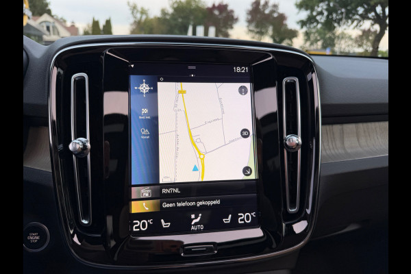 Volvo XC40 2.0 T4 Inscription / Trekhaak / Panoramadak / Camera / Leder / 18'' / Elektr. Stoelen / CarPlay / Stoelverwarming / Dodehoek / ACC