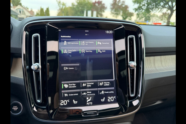 Volvo XC40 2.0 T4 Inscription / Trekhaak / Panoramadak / Camera / Leder / 18'' / Elektr. Stoelen / CarPlay / Stoelverwarming / Dodehoek / ACC