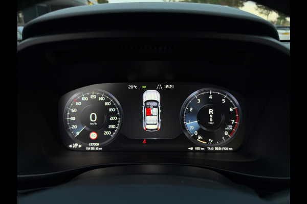 Volvo XC40 2.0 T4 Inscription / Trekhaak / Panoramadak / Camera / Leder / 18'' / Elektr. Stoelen / CarPlay / Stoelverwarming / Dodehoek / ACC