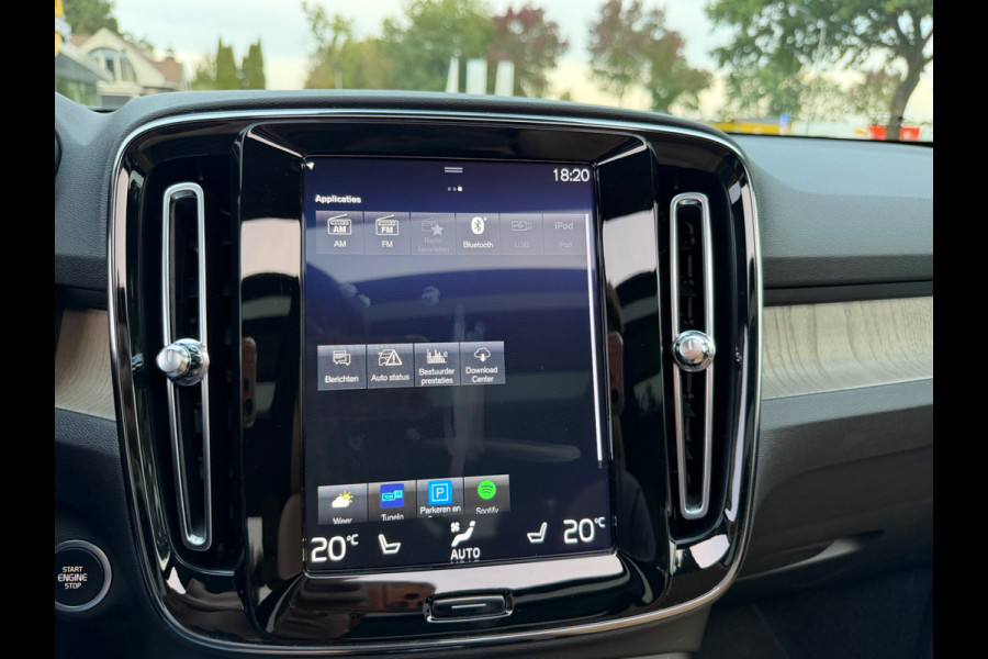 Volvo XC40 2.0 T4 Inscription / Trekhaak / Panoramadak / Camera / Leder / 18'' / Elektr. Stoelen / CarPlay / Stoelverwarming / Dodehoek / ACC