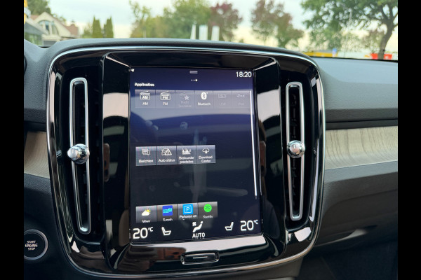 Volvo XC40 2.0 T4 Inscription / Trekhaak / Panoramadak / Camera / Leder / 18'' / Elektr. Stoelen / CarPlay / Stoelverwarming / Dodehoek / ACC