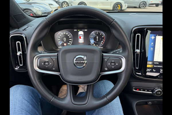 Volvo XC40 2.0 T4 Inscription / Trekhaak / Panoramadak / Camera / Leder / 18'' / Elektr. Stoelen / CarPlay / Stoelverwarming / Dodehoek / ACC