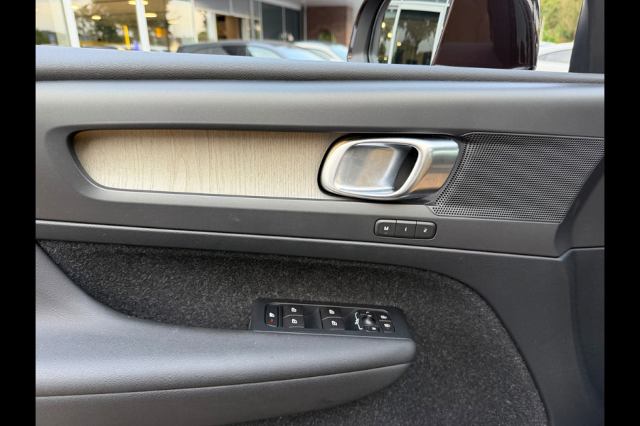 Volvo XC40 2.0 T4 Inscription / Trekhaak / Panoramadak / Camera / Leder / 18'' / Elektr. Stoelen / CarPlay / Stoelverwarming / Dodehoek / ACC