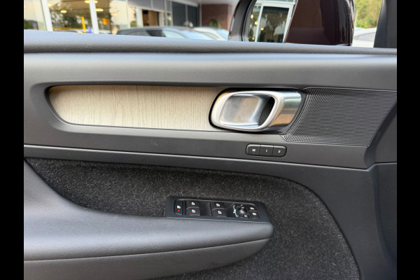 Volvo XC40 2.0 T4 Inscription / Trekhaak / Panoramadak / Camera / Leder / 18'' / Elektr. Stoelen / CarPlay / Stoelverwarming / Dodehoek / ACC