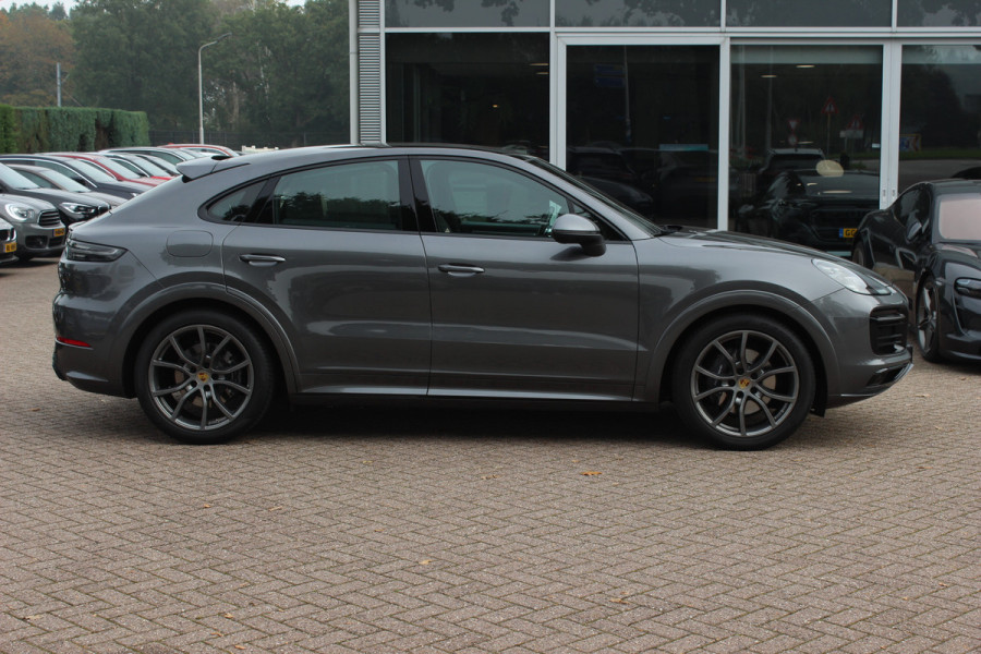 Porsche Cayenne Coupé 3.0 E-Hybrid / Trekhaak / Panoramadak / 360Camera / Head-up / Achterasbesturing / Softclose / 21'' / Matrix LED / Luchtvering / Sportdesign+Chrono / Dodehoek / DAB / Cruise Control