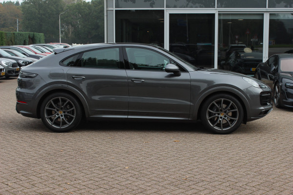 Porsche Cayenne Coupé 3.0 E-Hybrid / Trekhaak / Panoramadak / 360Camera / Head-up / Achterasbesturing / Softclose / 21'' / Matrix LED / Luchtvering / Sportdesign+Chrono / Dodehoek / DAB / Cruise Control
