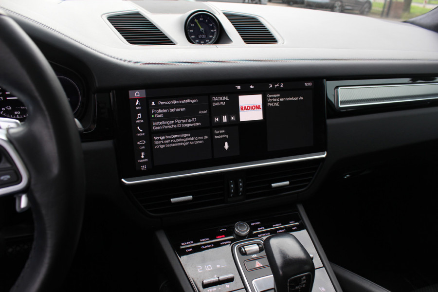 Porsche Cayenne Coupé 3.0 E-Hybrid / Trekhaak / Panoramadak / 360Camera / Head-up / Achterasbesturing / Softclose / 21'' / Matrix LED / Luchtvering / Sportdesign+Chrono / Dodehoek / DAB / Cruise Control